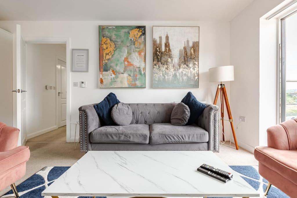 Stylish Station Apartment In Rochester With Free Parking Wainscot Exterior foto